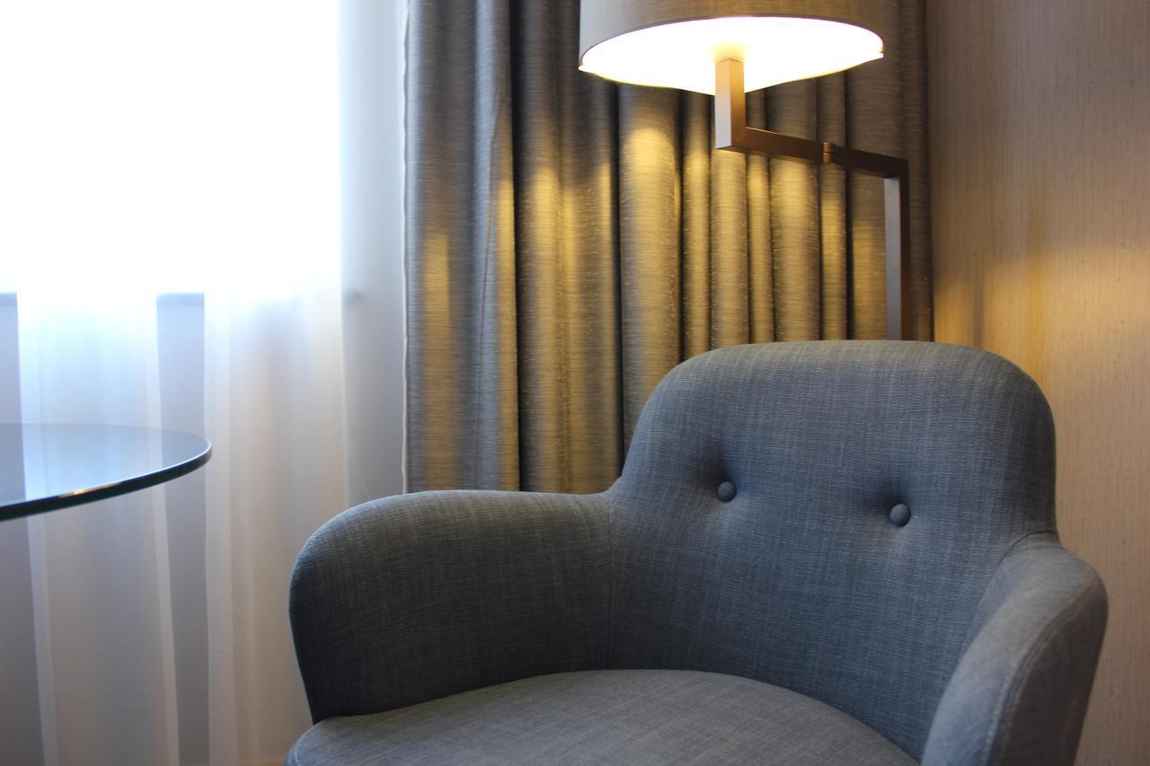 Doubletree By Hilton Swindon Hotel Екстериор снимка